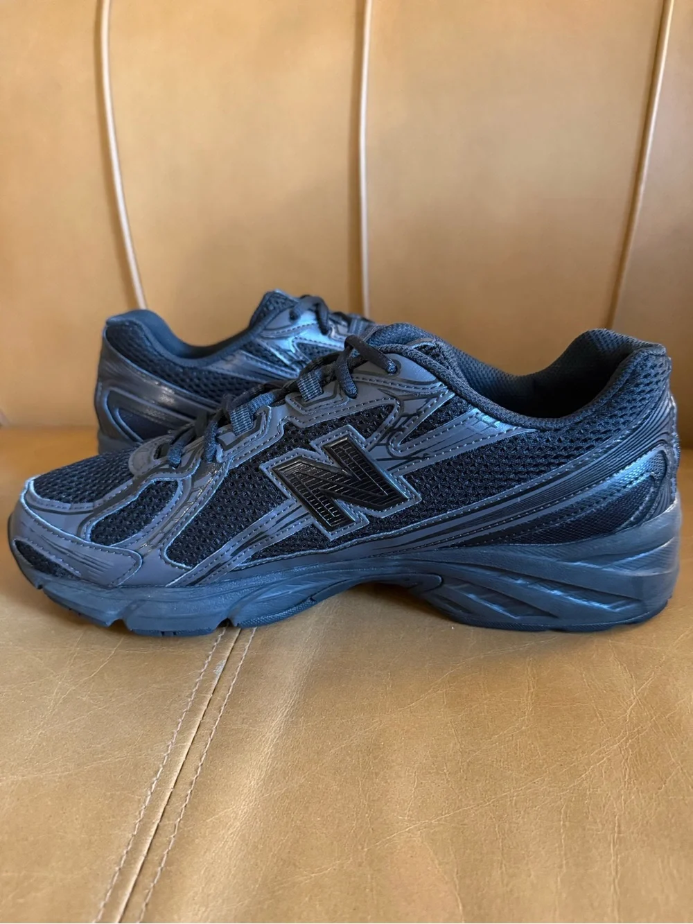 New Balance 740v2 Mens Size 10 Black Gray Athletic Running Shoes Sneakers